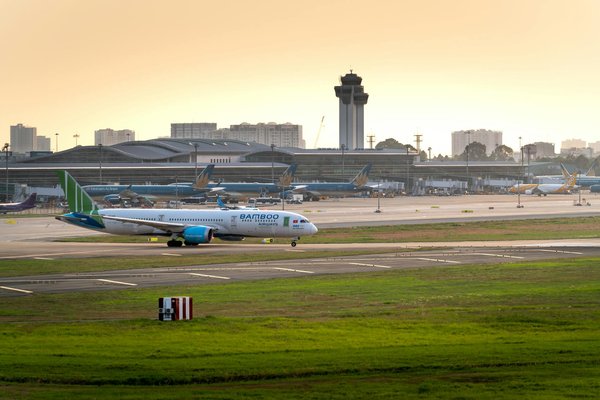 Futuroscope vs Disneyland : Quel Parc d'Attractions Choisir pour une Expérience Inoubliable ? slugslug